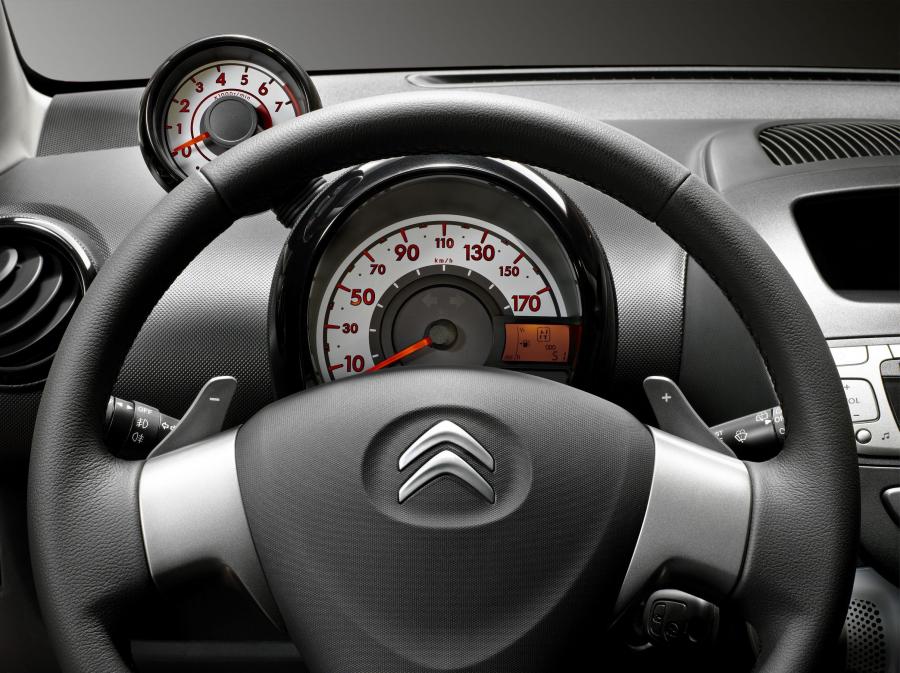  Citroen C1 3-Door 2012 года  (фото 36 из 80)
